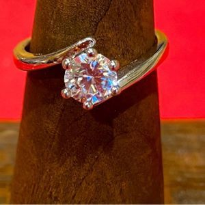 5/$25 costume jewelry diamond ring size 5